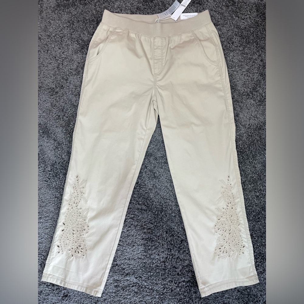 Chico’s pull-on embroidered eyelet hem cotton tan crop capris pants women’s 6